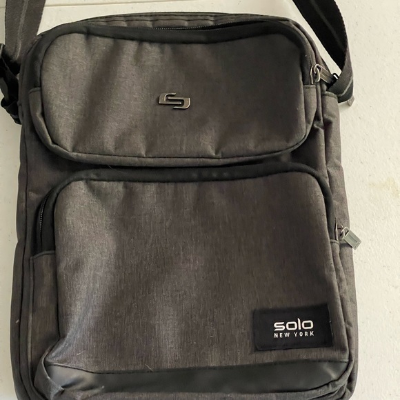 Solo New York Ludlow Universal Tablet Sling Bag - Picture 2 of 3